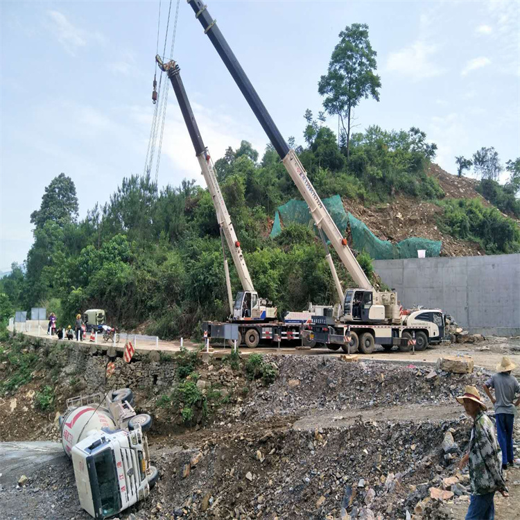 鼎湖汽车掉沟里叫吊车救援要多少钱